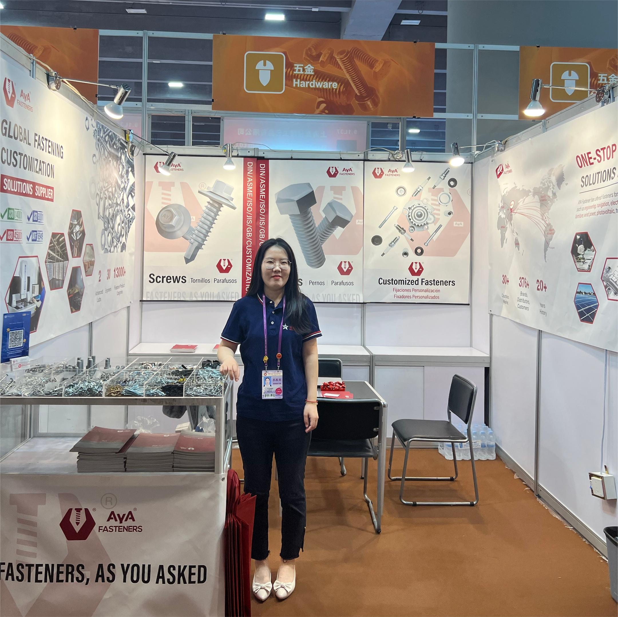 135th Canton Fair တွင် Tessie AYAINOX အရောင်းမန်နေဂျာ